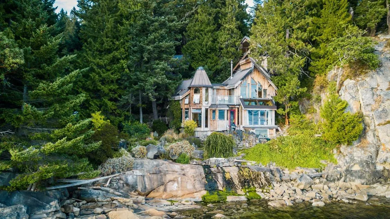 Serenity By The Sea Retreats Montague Harbour Bed & Breakfast